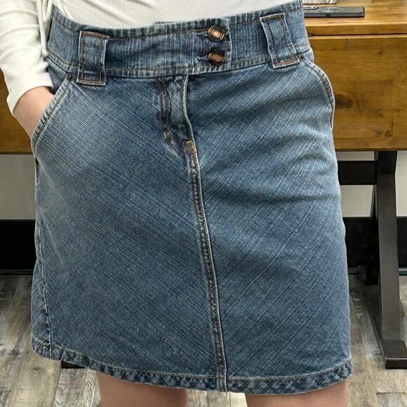 GAP Dresses & Skirts - Vintage Y2K Gap Jean Skirt Size 6
